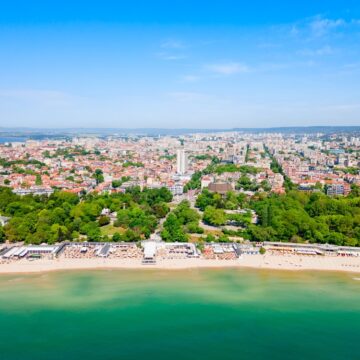 Varna,Main,City,Beach,And,Seaside,Park,Or,Sea,Garden plaz vo varne, v bulharsku