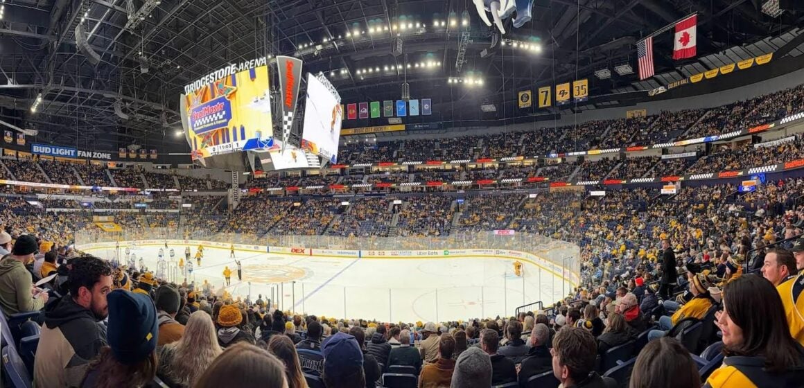 Na NHL do Nashvillu s Jankom Lašákom: hokej, country a Halloween v Music City