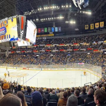 Na NHL do Nashvillu s Jankom Lašákom: hokej, country a Halloween v Music City